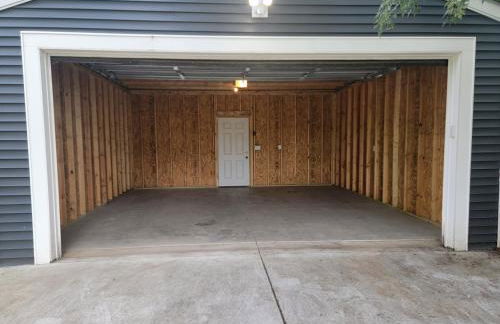 Beautiful 4 Bedroom House Near Downtown Columbus with Garage Parking and Backyard - Foto 27