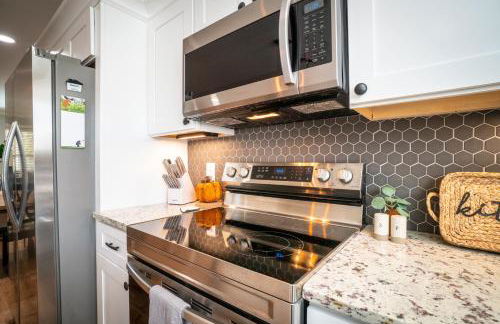 Par-Tee Haus I- Game Room & Hot Tub-Walk to Helen - Foto 51