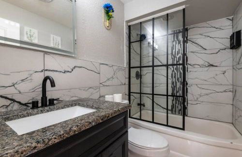 Cruise Haven with Pool, 15 Min to Port Canav & Beach - Foto 9