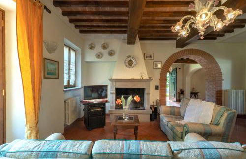Experience the charm of Tenuta Le Caselle, a cozy farmhouse surrounded by nature and comfort! - Foto 24