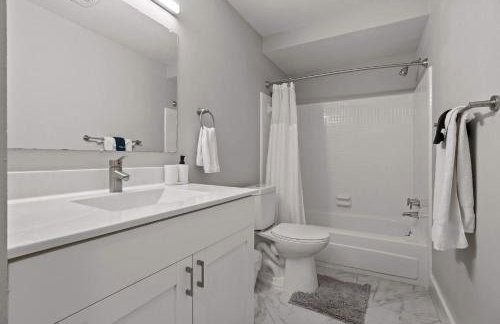 The Ultimate Rochester Getaway Cozy & Inviting - Foto 8