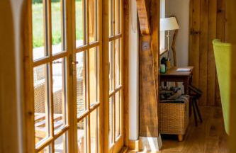 Idyllic countryside cabin with stream and lake - Foto 9