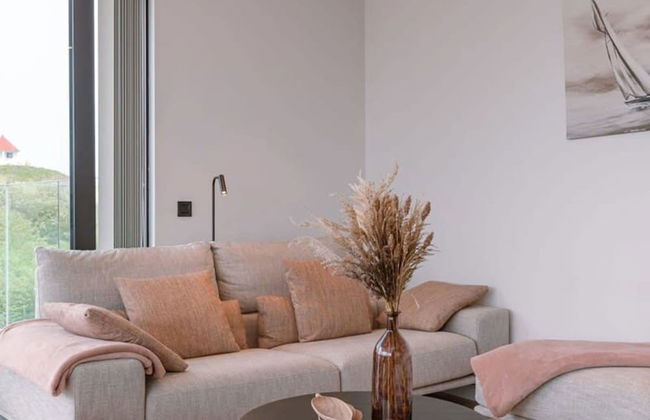 Luxurious Penthouse With Beautiful Seaview - Photo 17