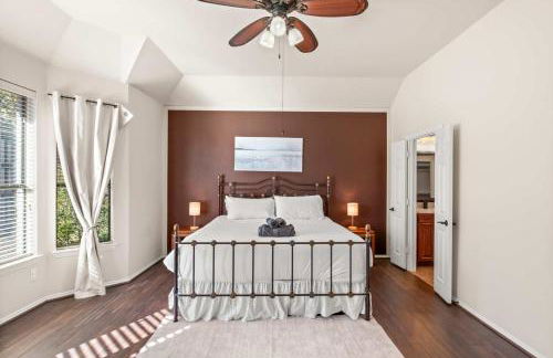 Spacious 4BR 3BA with Yard Mins to LakeLewisville - Foto 18