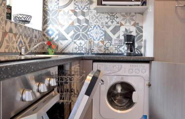 casa con mini piscina, giardino e area giochi per bambini - Foto 11