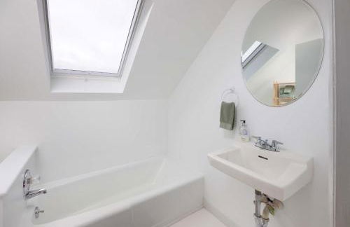 Salt and Cedar Steps to Beach - Foto 22