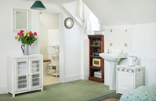 Beautiful family house with amazing sea views - Photo 22