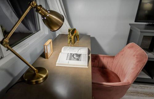 Entire Private Home with 4 Bedrooms 3 Bathrooms, King Bed, Big Yard, Prime Area, Ranch Style, Available Now - Photo 38