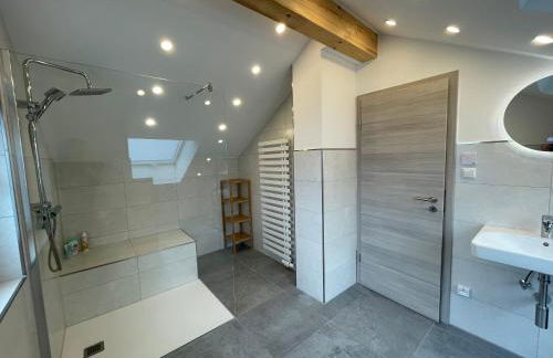 Helles ruhiges Appartement im Grünen - Foto 11