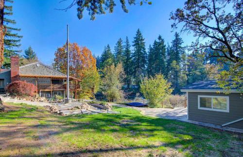 Tranquil Riverfront Retreat - Foto 32