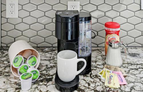 New Lakefront Getaway Private Hot Tub Min to DMC - Foto 17