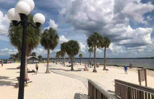 Modern 3BR Home, Saltwater Pool, Fenced Yard - Foto 28