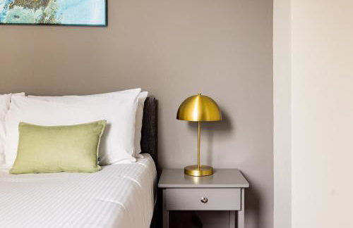 Plymouth by Charles Hope - Foto 25