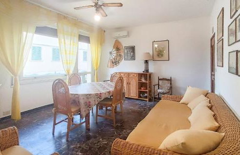 2 Bedroom Beautiful Apartment In Marina Di Campo - Photo 3
