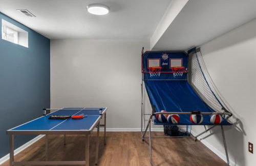 5 BedRooms Family retreat with GameRoom Near DC & Qunatico - Photo 5