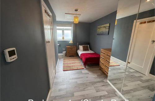 The Plum Tree - 5 luxury modern bedrooms - Photo 24