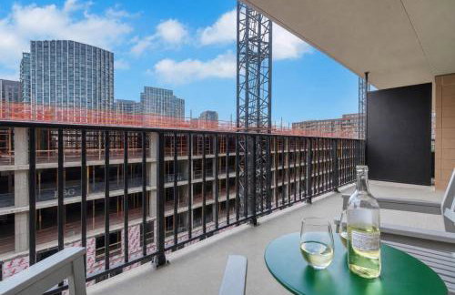 Large 3 bedroom Family Suite, Private Balcony, 5 min to DCA, Gym, Pool and more! - Photo 73