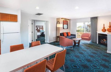Family fun in Palm Springs in this resort 2BD condo with resort amenities including kids pool - Foto 18