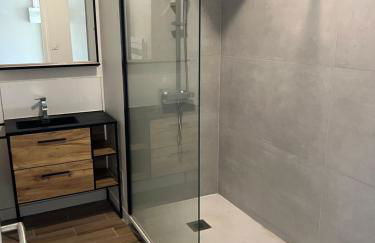 Le Toit des Volcans - 8 couchages - Terrasse privée et Wifi - Foto 7