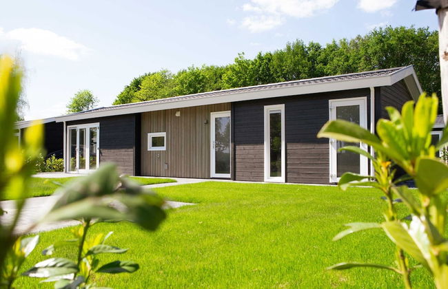 Beautiful Chalet With Airco, in a Holiday Park - Foto 1