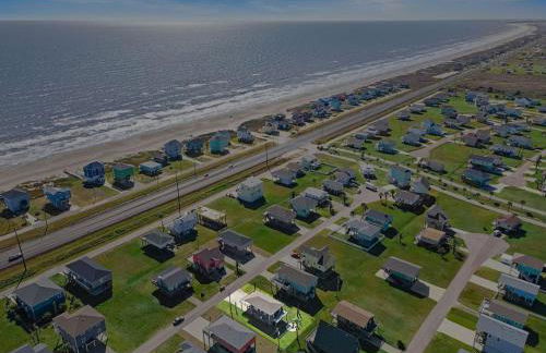 Cozy beach house with ocean views, fire pit and game room - Photo 29