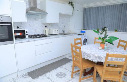 Luxury 4 Bed 3 bath 6 mins from City Renter - Foto 13