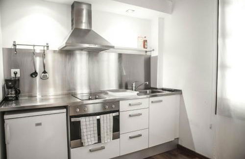 Barcelona Beach Apartments - Photo 9