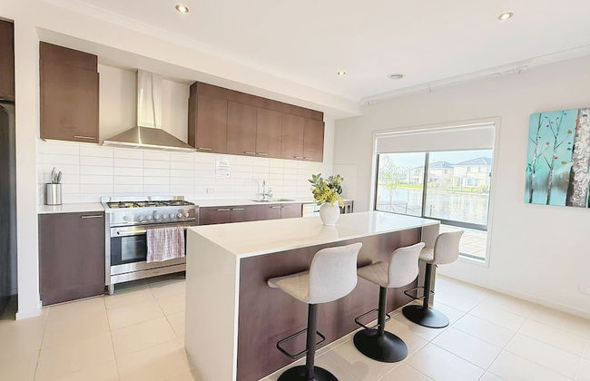 StayAU 5BR Lakefront Escape Point Cook - Foto 71