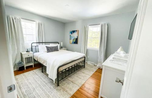 Sparkling Saratoga 3BR home near Track and SPAC Dogs - Foto 2