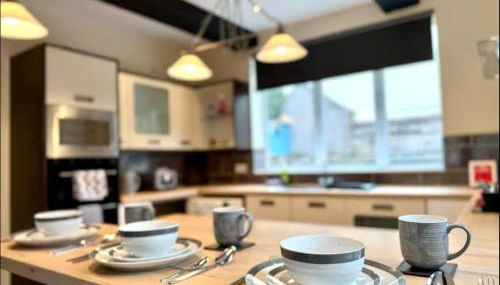 Spacious 6-Bed with Pool Table Desks in every room - Foto 4, minibar