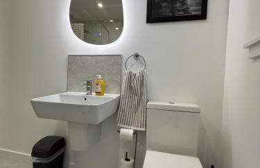 The Drapers - by Caithness Luxury Apartments NC500 - 4 Bedroom Luxury Central NC500 Apartment-Sleeps 8- Sleeps Work teams upto 4 & holiday makers upto 8 - BUDGET FRIENDLY FOR LONG STAY TRADES - CONTACT US - - Foto 30