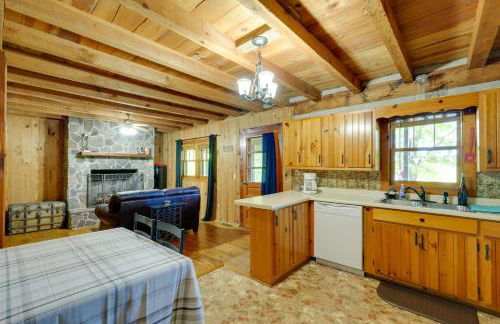 Relax By the Fire Family Gem with Porch in Afton! - Foto 12