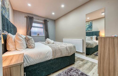 Stylish House - B'ham Airport and NEC, JLR Solihull, Business & Leisure Stays - Aspen House - Photo 17