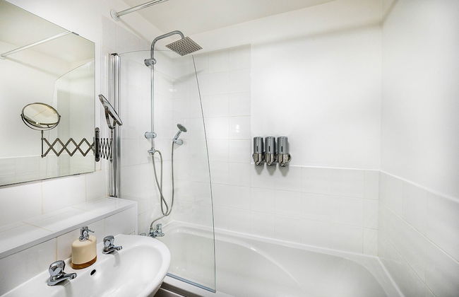 Train Station Serenity - Photo 15