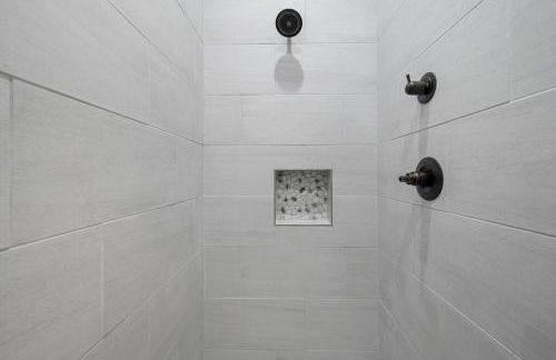 Diamond Cabin w/ jet shower & secluded back deck! - Foto 69