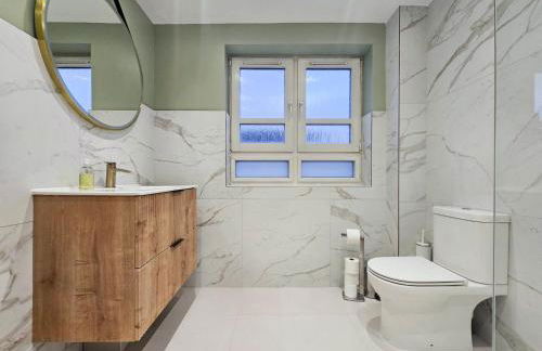 Edinburgh Central 2-bedroom Apartment with Free Parking and Stunning Views - Photo 18