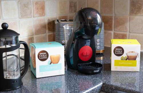 Award Winning Beautiful House in South Cambridge, 14-Min Drive to the City Centre, Free Parking, No Sofabeds, Sleeps 6 - Photo 11