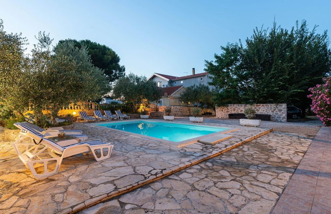 Holiday Home With Private Pool and spa - Foto 16