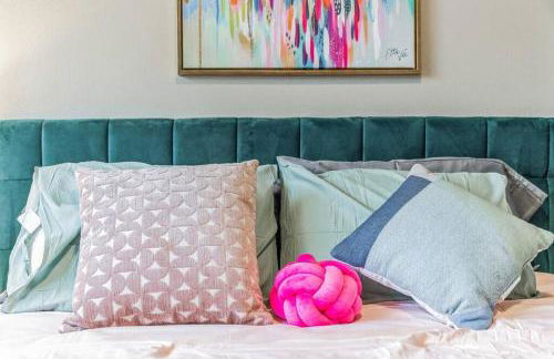 Vibrant 2bed Condo - Stroll to SEA Space Needle - Foto 54