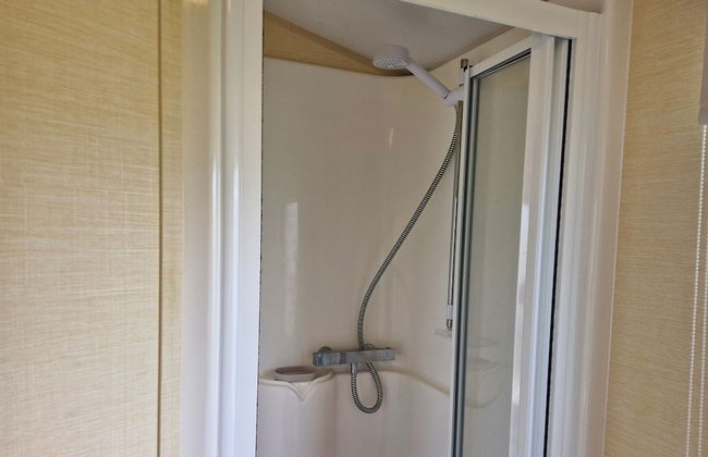 3-bed Caravan - Sleeps 8 - Pool Onsite - Petsok - Foto 10