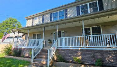 Whole House - HUGE, Modern & New Niagara Shoreline Home Rental - Foto 4, Garden, Lobby or reception