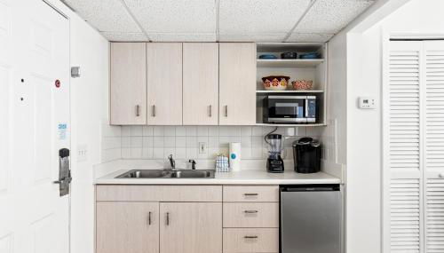 Coastal Hideaway: Cozy Beachfront Studio – Sleeps 4 with Stunning Views! - Foto 2