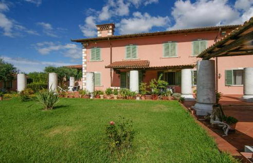 2 Bedroom Beautiful Apartment In Querceta - Photo 11