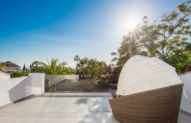 Magnificent And Modern Decorated Villa - Photo 21