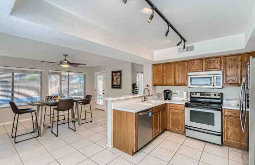 Modern Spacious 3 BR Home Pool and Game - Foto 15