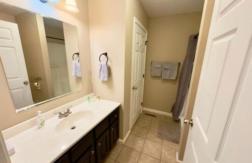 Peaceful Townhouse Near Lake - Foto 2