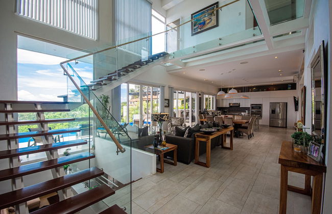 Luxury Hillside Estate at Nativa Resort by RedAwning - Foto 31