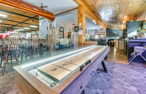 Massive Hatfield Loon Lodge with Roller Rink - Foto 35