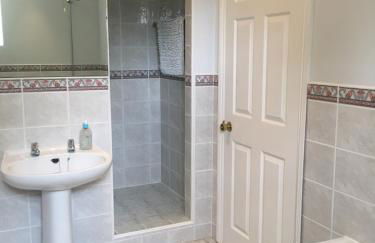 Stay at The Villa set in the grounds of a beautiful Manor House - Photo 11