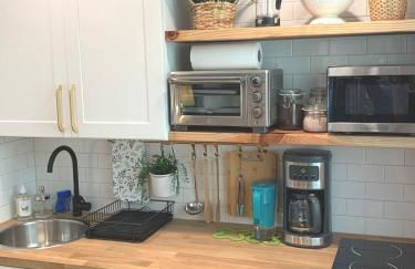 New cozy studio 2 queen beds kitchen walk to water! - Foto 20